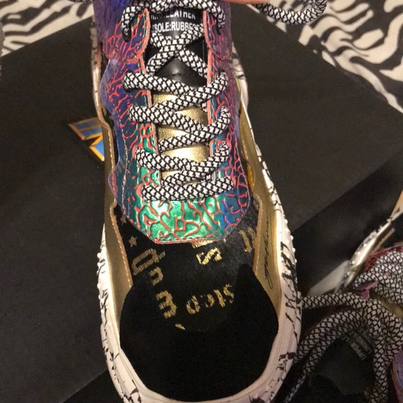 Fly kicks - Picture 3 of 4